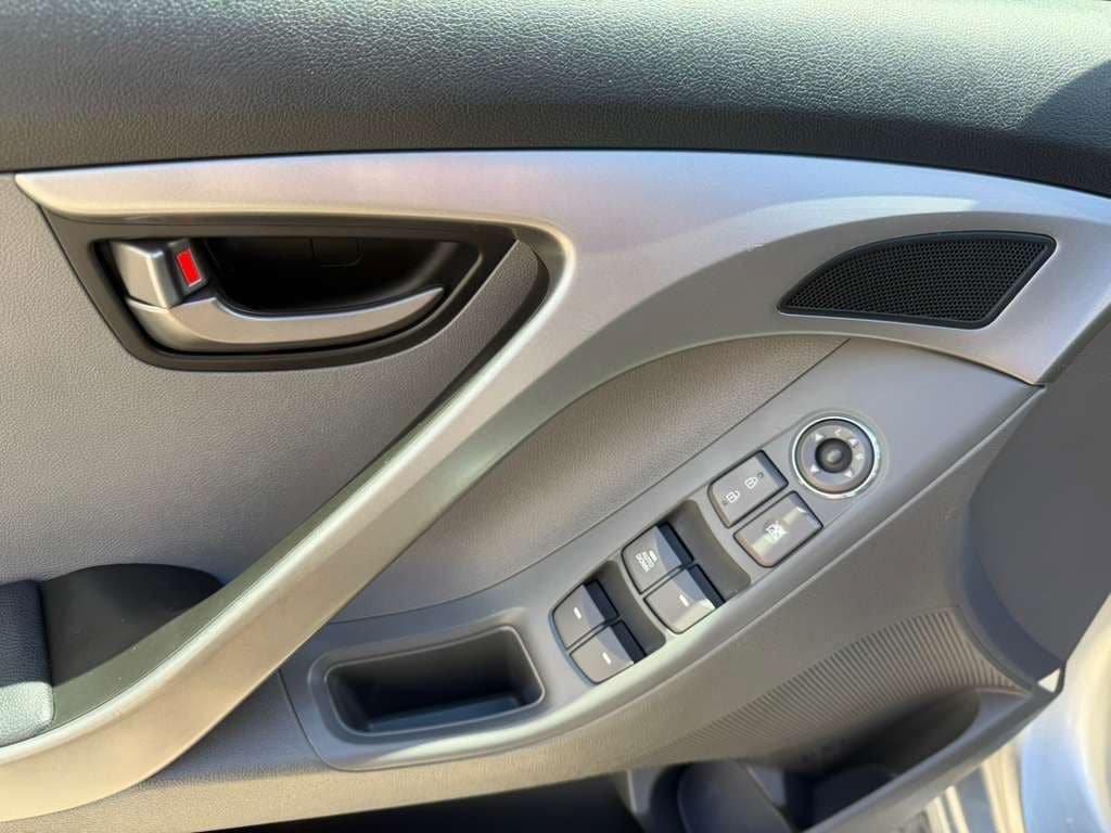 Used 2013 Hyundai Elantra GLS FWD image 11