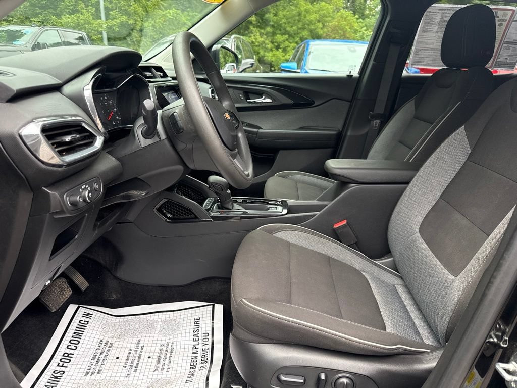 Used 2023 Chevrolet TrailBlazer LT w/ Convenience Package AWD/4WD image 9