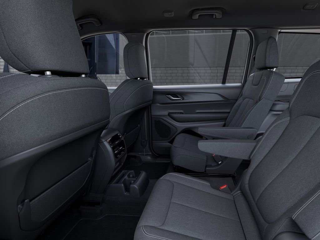 Used 2025 Jeep Grand Cherokee L Laredo image 23