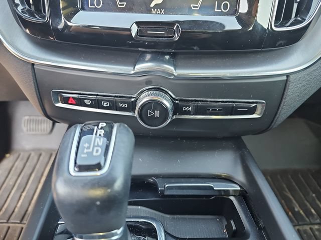 Used 2019 Volvo XC60 T6 Momentum w/ Multimedia Package AWD/4WD image 21