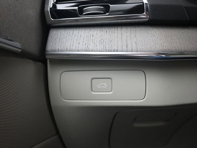 Used 2025 Volvo XC90 B6 Plus w/ Protection Package Premier image 26