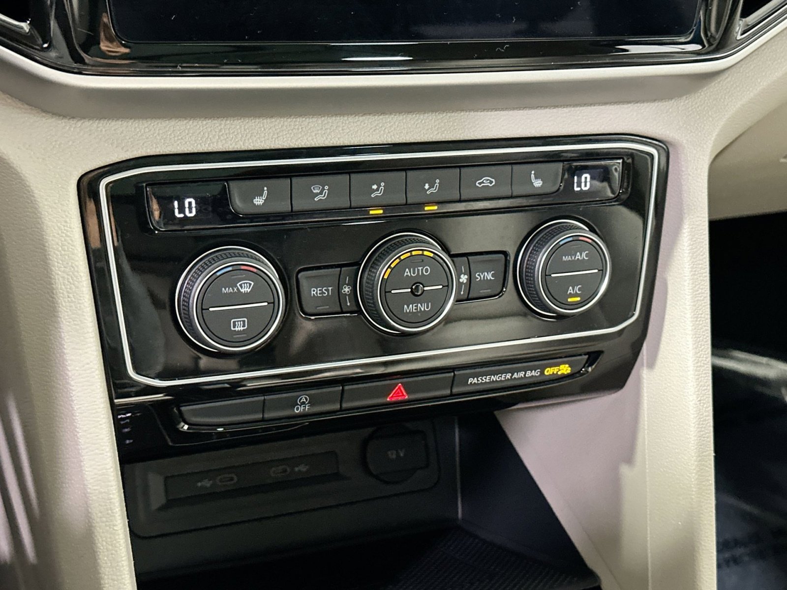 Used 2023 Volkswagen Atlas SE w/ Panoramic Sunroof Package image 24