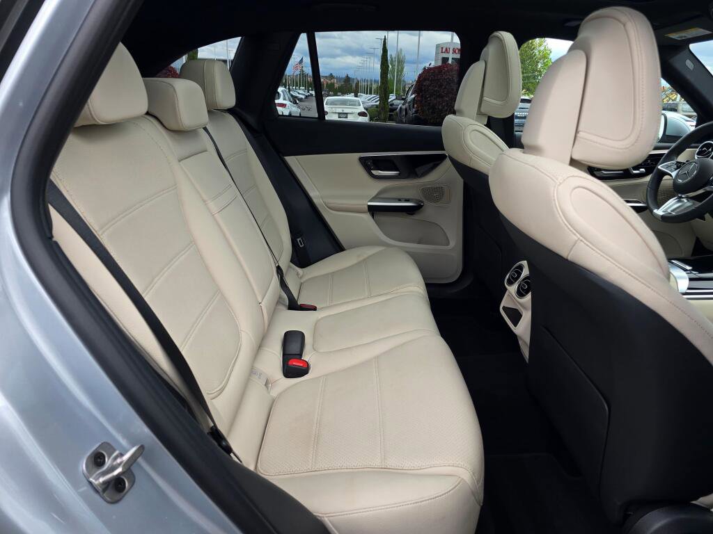 Used 2025 Mercedes-Benz GLC 350e 4MATIC image 24