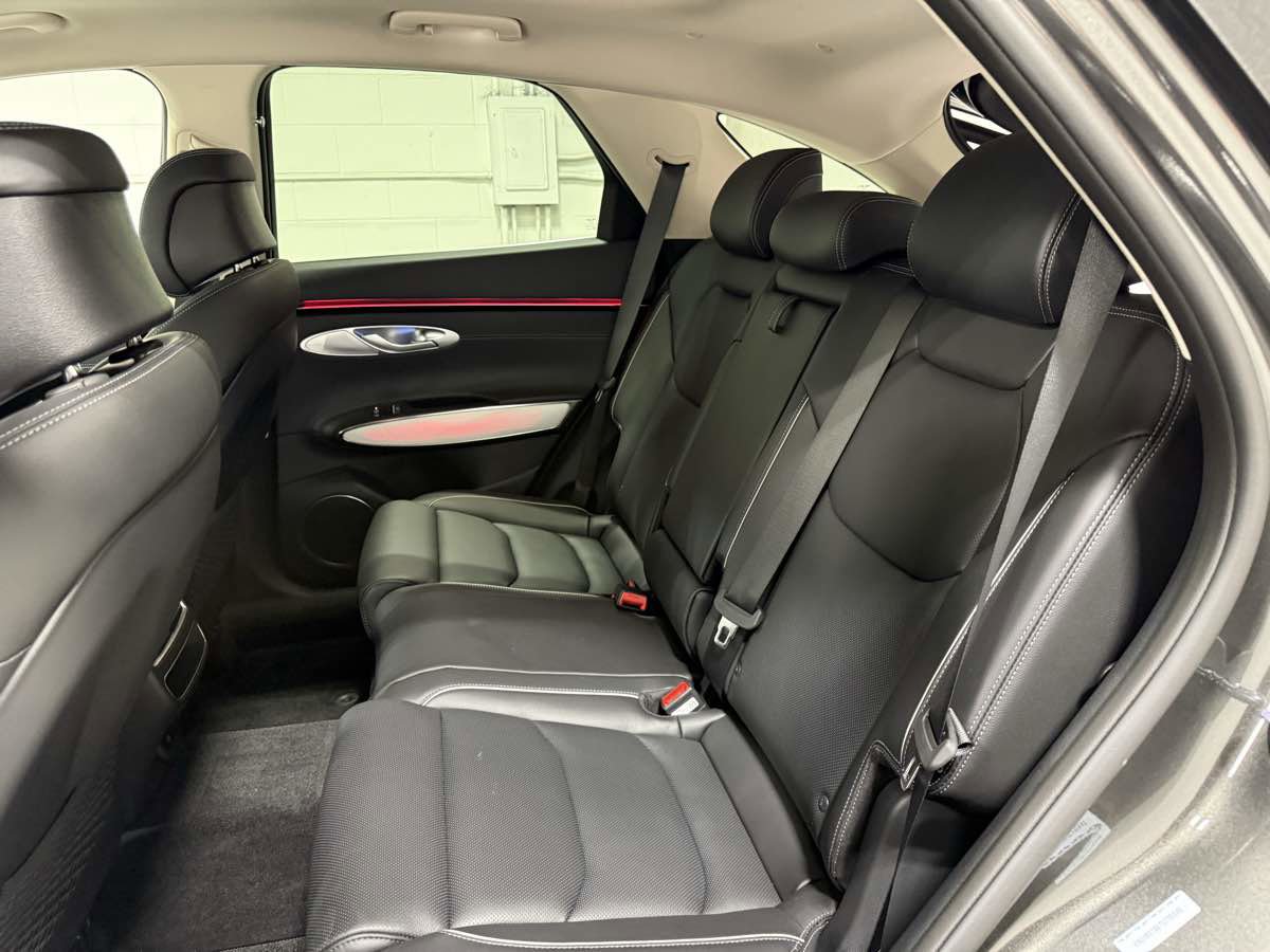 Used 2026 Genesis GV70 2.5T Advanced AWD/4WD image 18