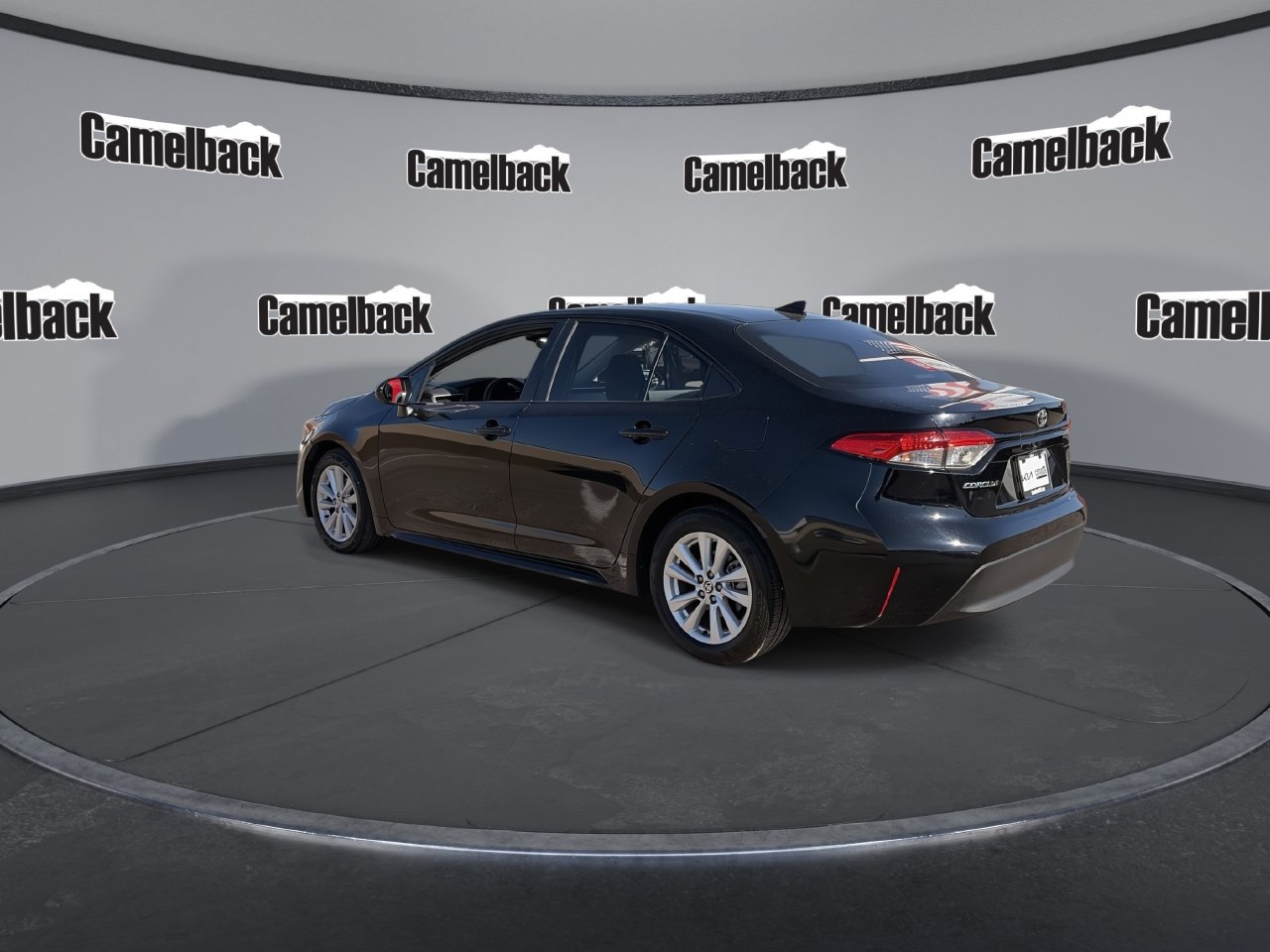 Used 2024 Toyota Corolla LE w/ LE Convenience Package FWD image 5