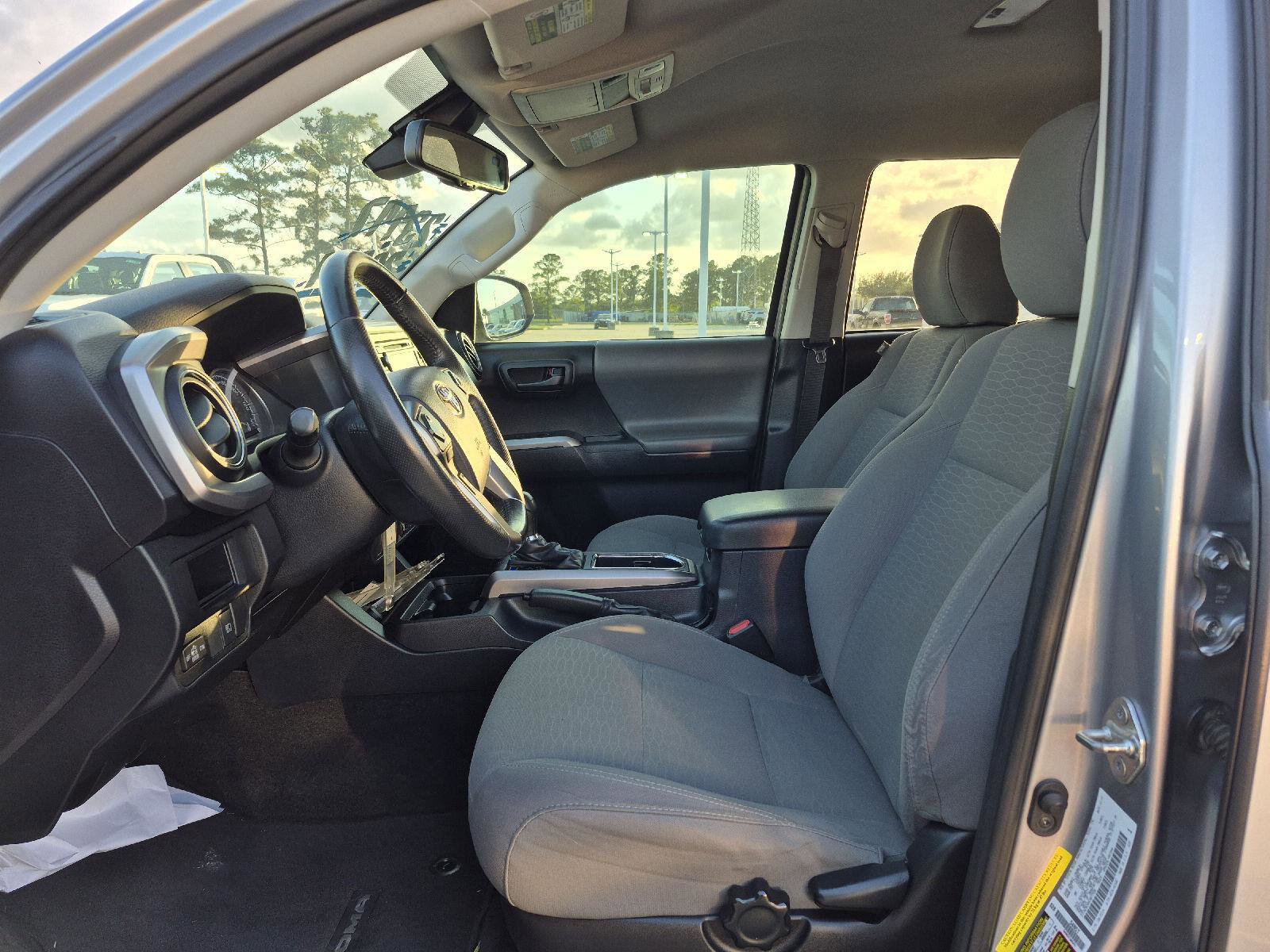 Used 2019 Toyota Tacoma SR5 RWD image 2