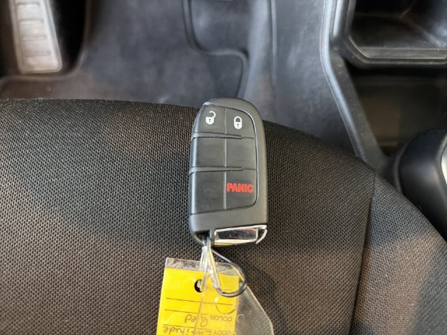 Used 2019 Jeep Renegade Latitude FWD image 28
