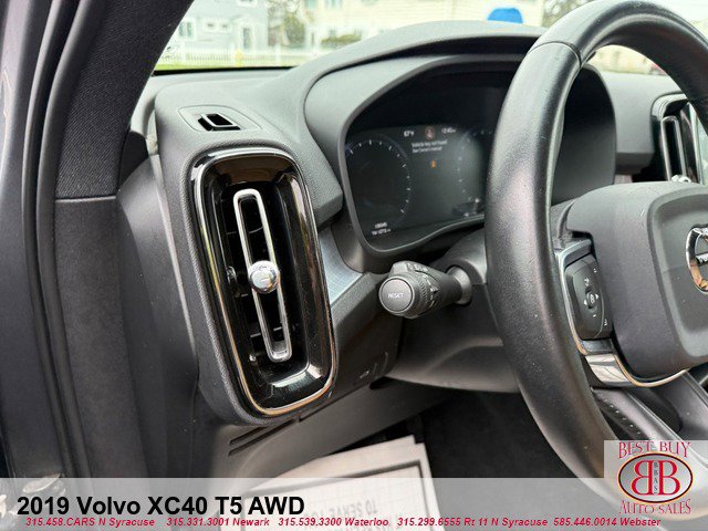 Used 2019 Volvo XC40 T5 Momentum image 15