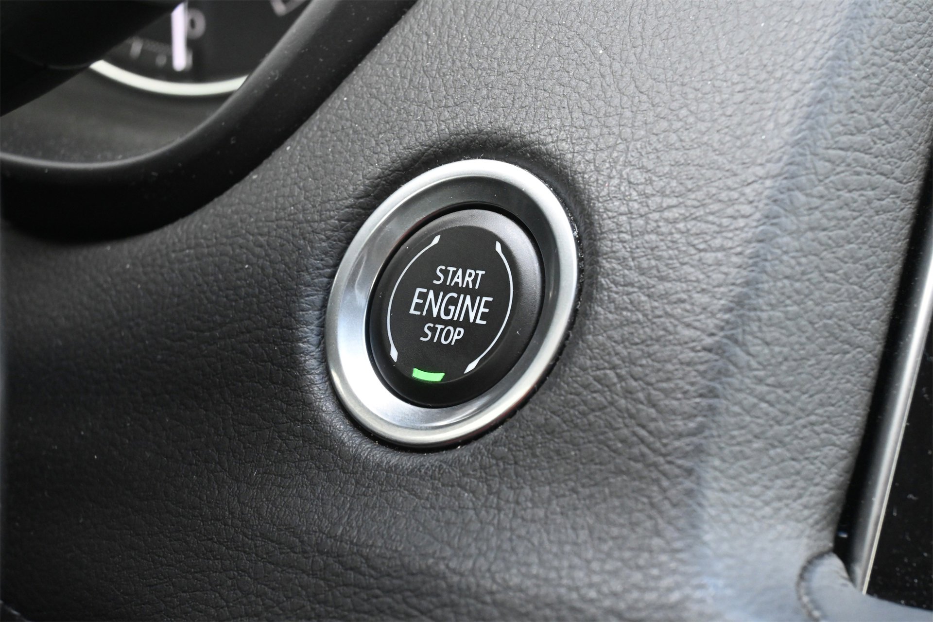 Certified 2023 Cadillac XT4 Luxury w/ Cold Weather Package image 15