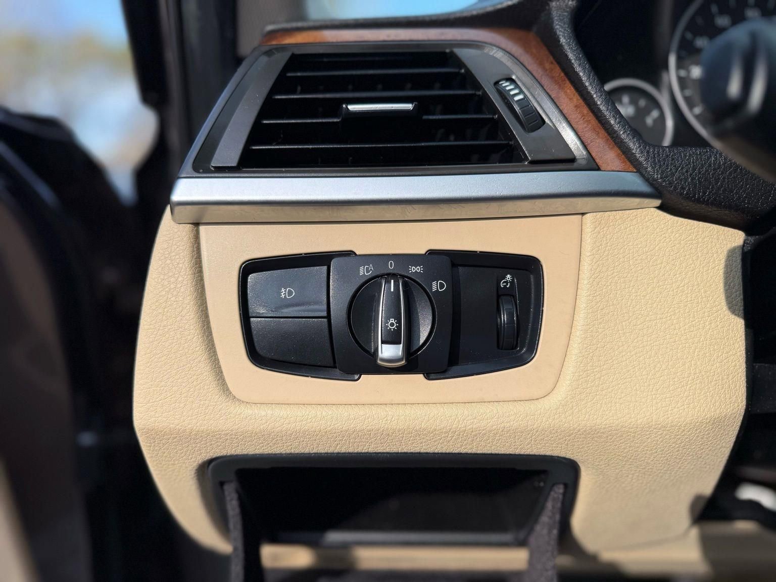 Used 2015 BMW 328i xDrive Sedan image 33