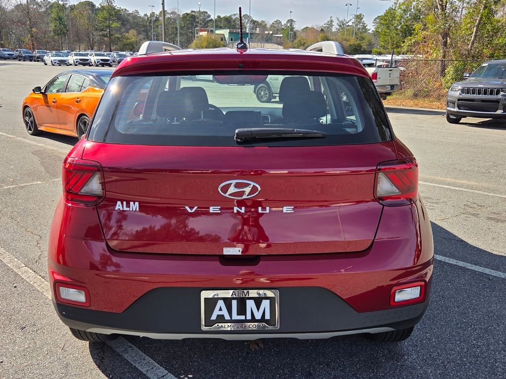 Used 2025 Hyundai Venue SEL image 11