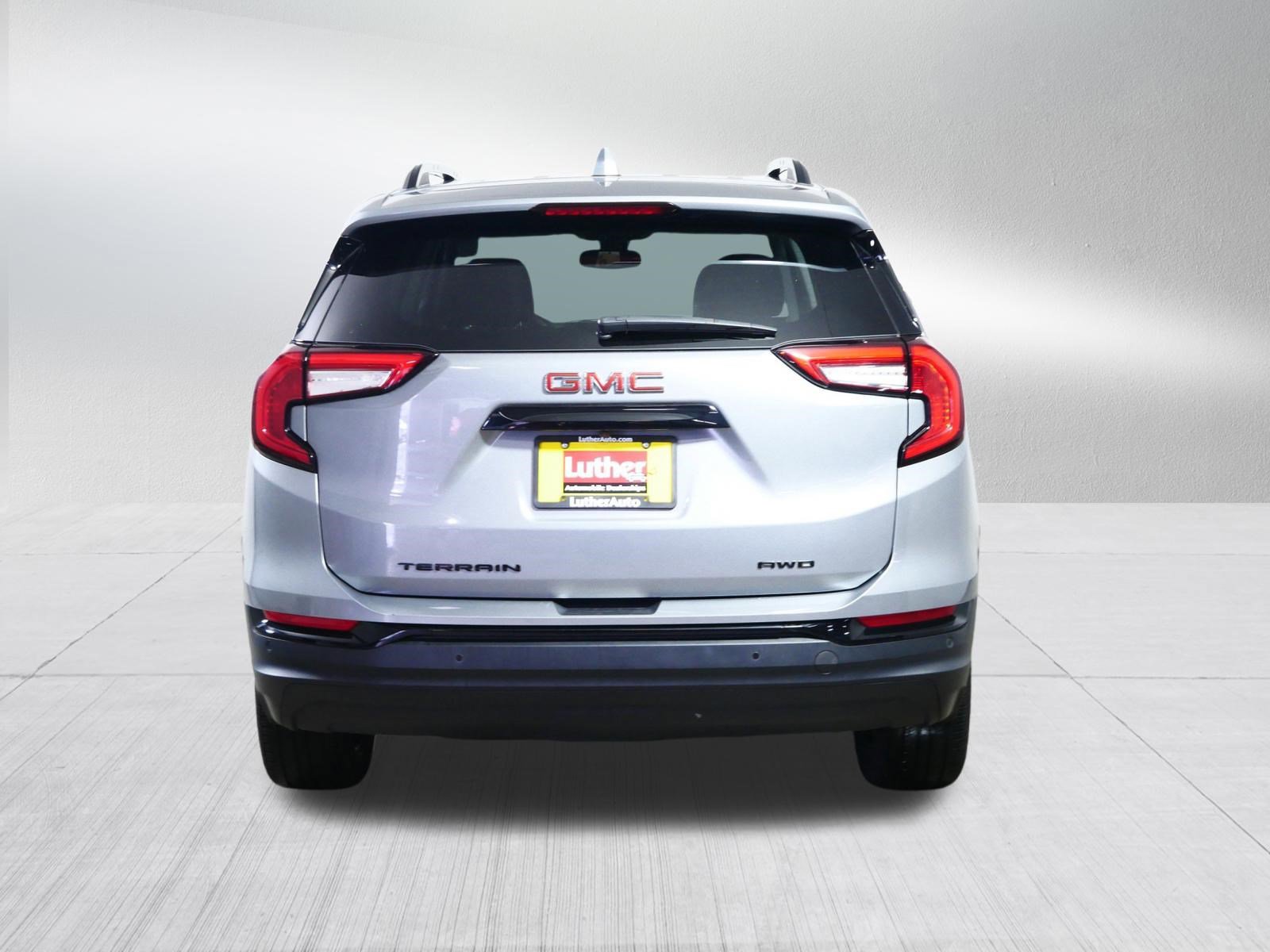 Used 2023 GMC Terrain SLE w/ Driver Convenience Package image 6