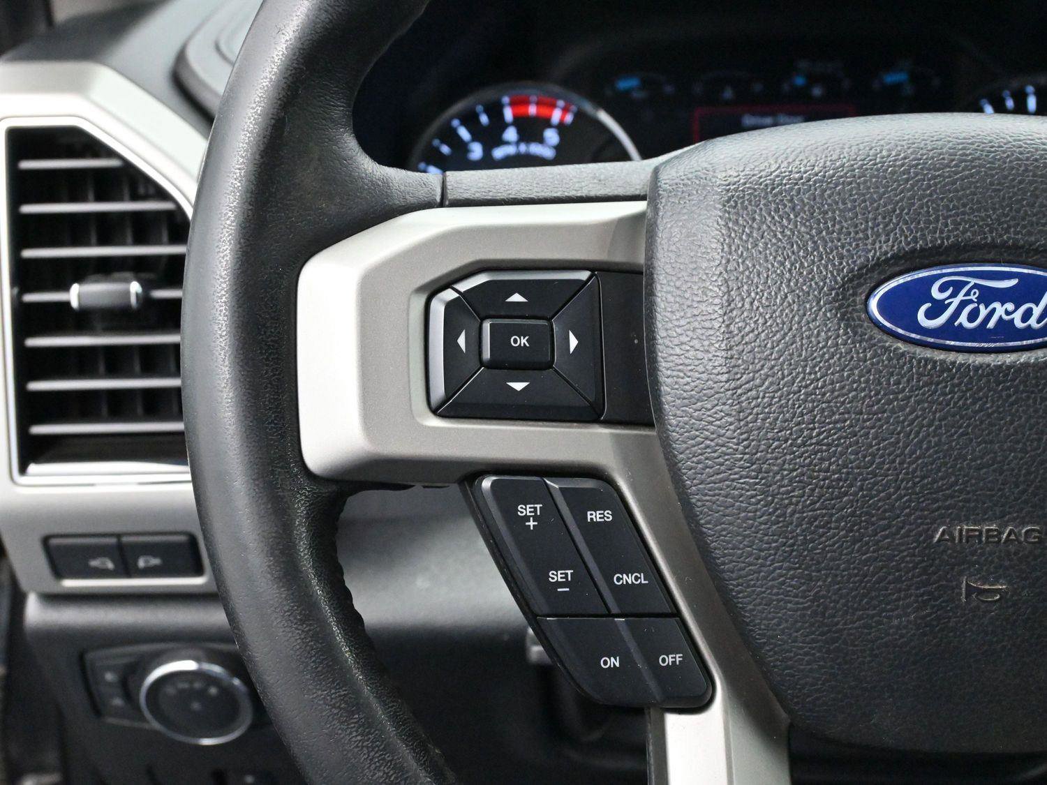 Used 2019 Ford F250 Lariat w/ Chrome Package image 17