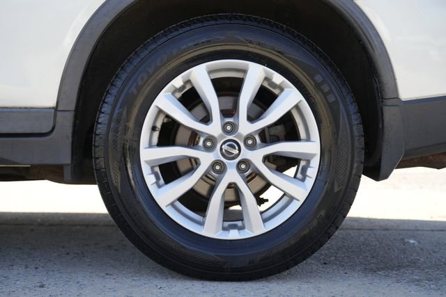 Used 2018 Nissan Rogue SV w/ Premium Package image 12