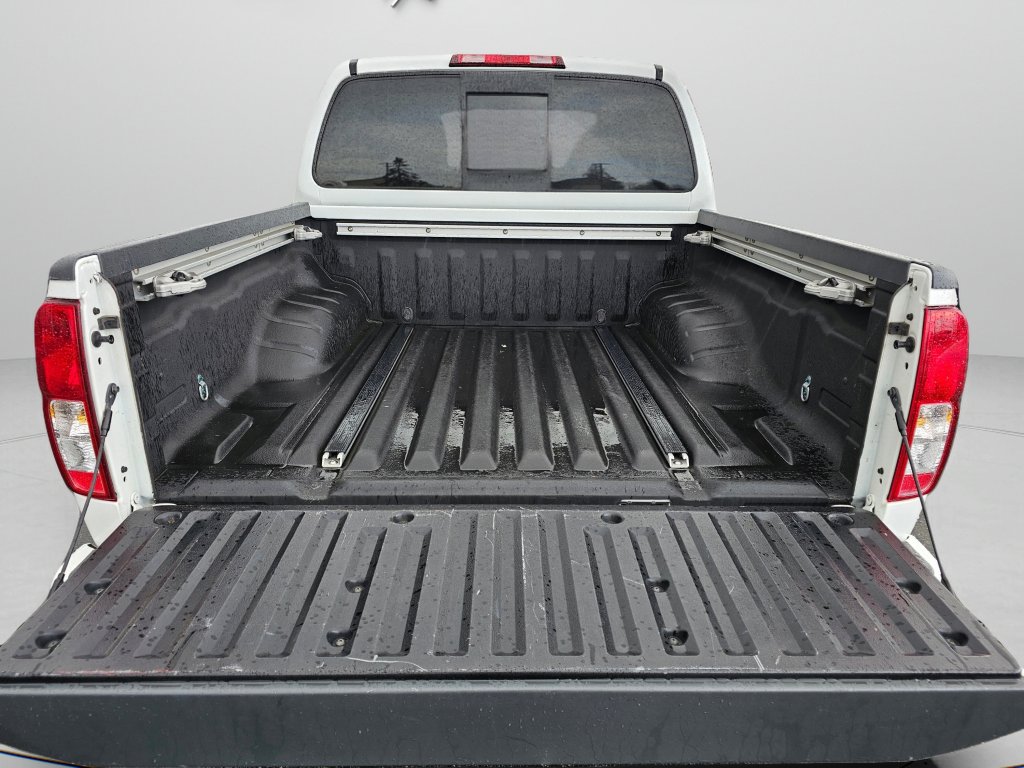 Used 2015 Nissan Frontier PRO-4X image 18