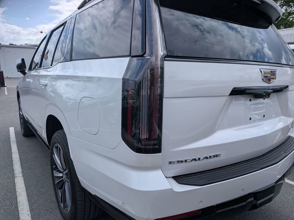 Used 2025 Cadillac Escalade Sport w/ Touring Package AWD/4WD image 7