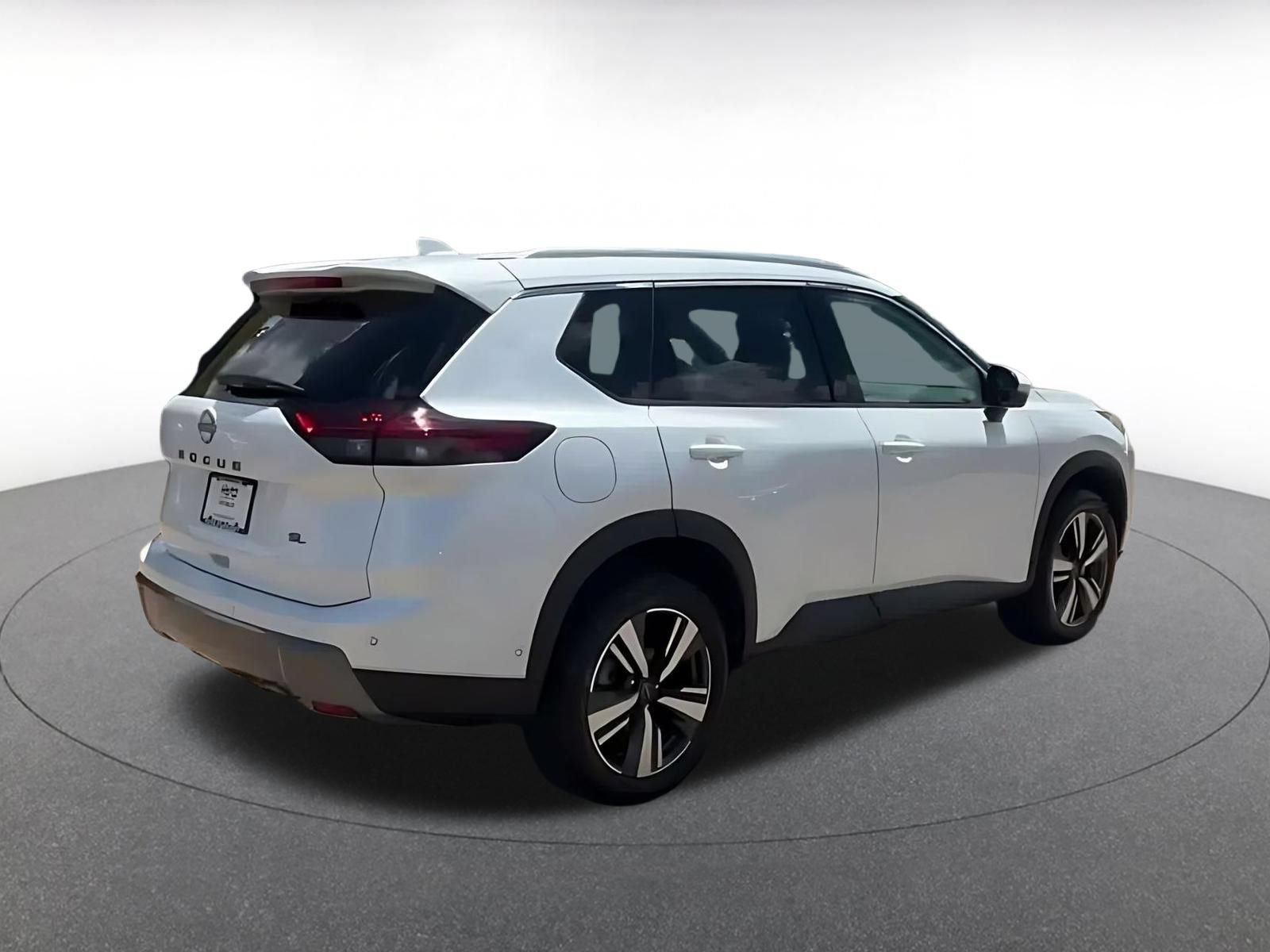 Used 2026 Nissan Rogue SL FWD image 14