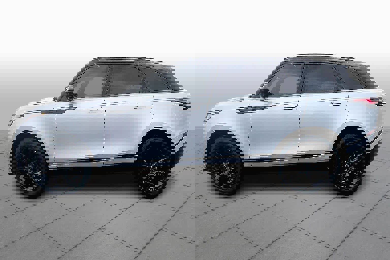 Used 2021 Land Rover Range Rover Velar R-Dynamic S image 32