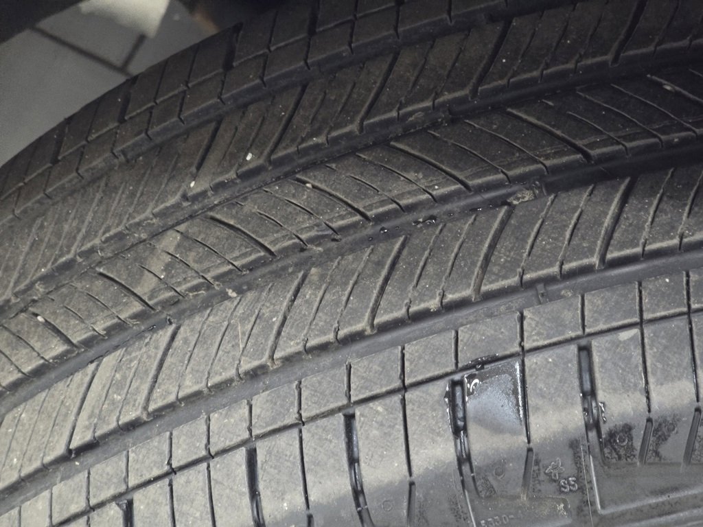 Used 2023 GMC Terrain SLE image 8