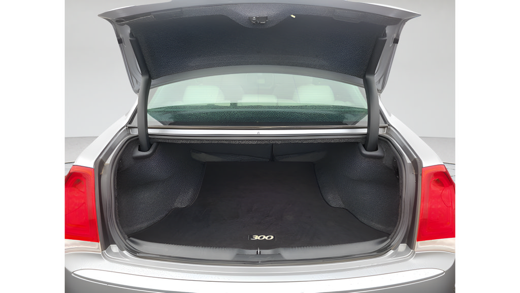 Used 2017 Chrysler 300 C AWD/4WD image 17