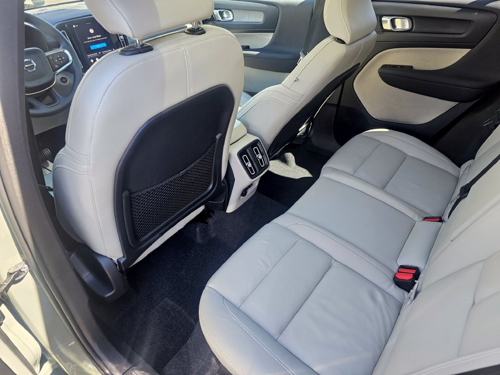 Certified 2024 Volvo XC40 B5 Plus w/ Protection Package Premier AWD/4WD image 12