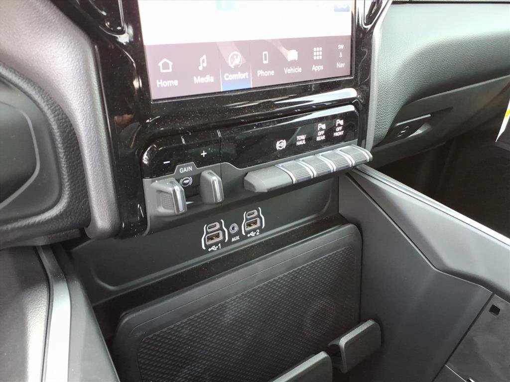 New 2026 RAM 2500 Big Horn AWD/4WD image 32