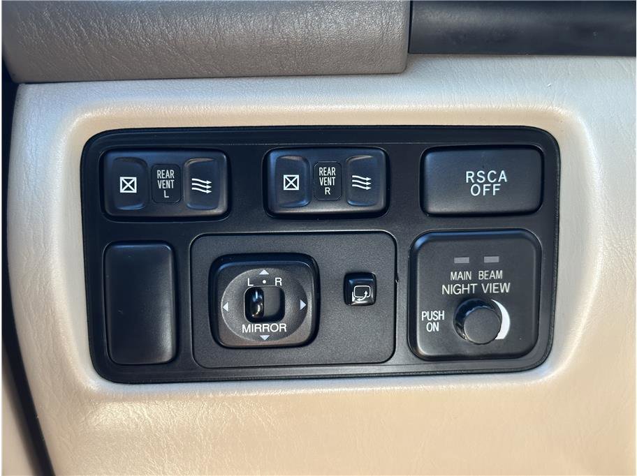 Used 2005 Lexus LX 470 4WD image 27