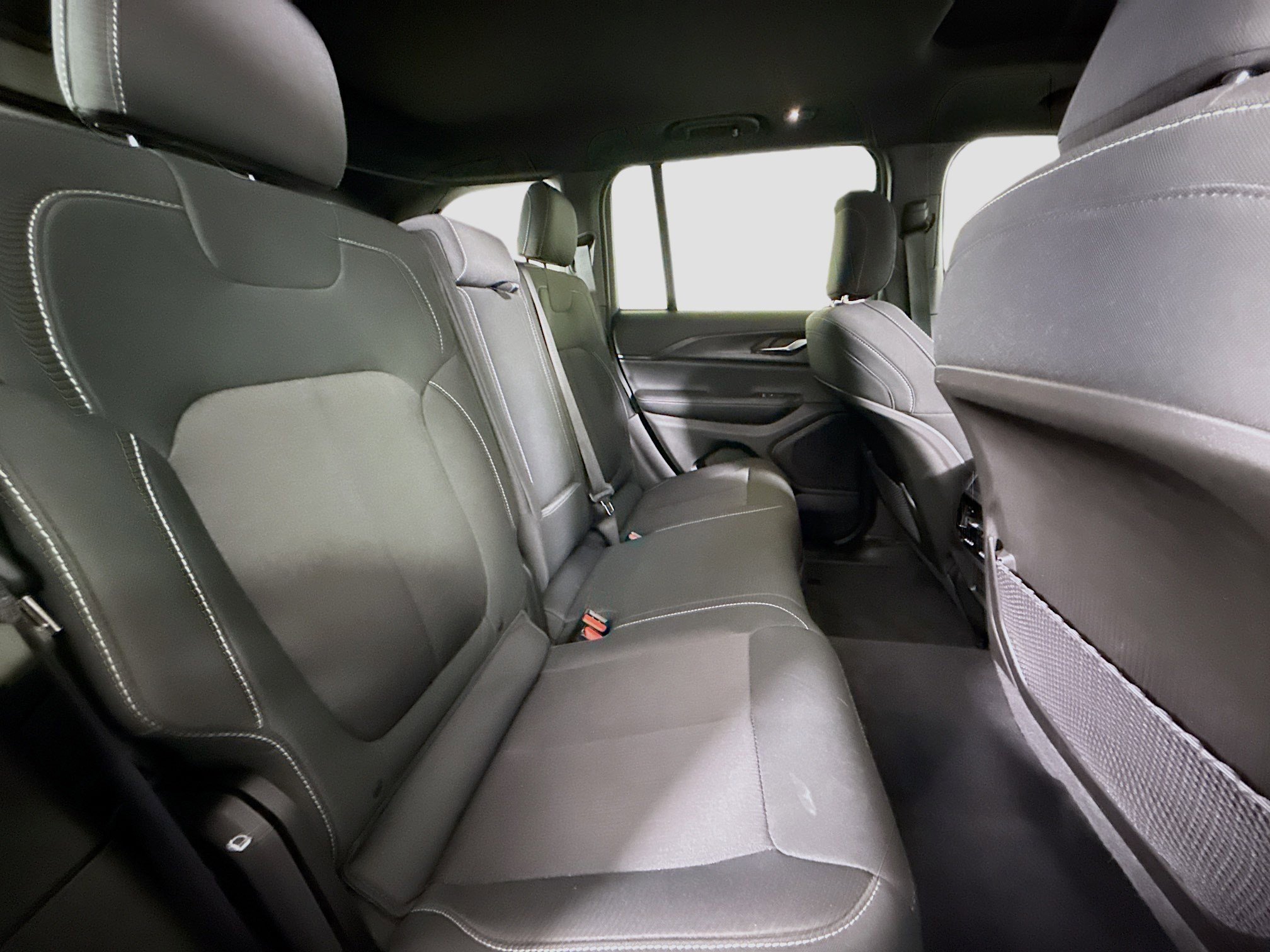 Used 2024 Jeep Grand Cherokee Laredo X image 27