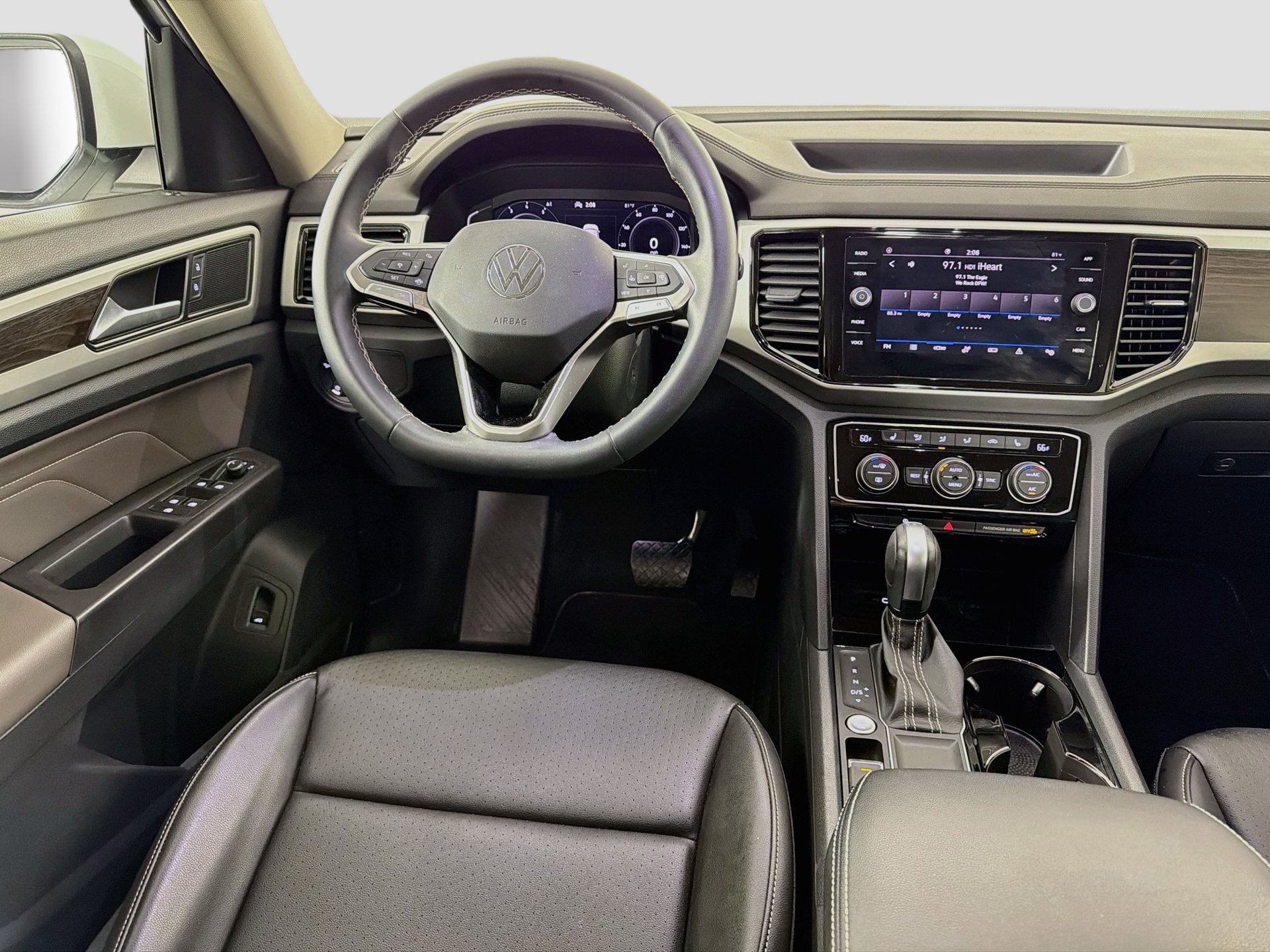 Certified 2023 Volkswagen Atlas SE w/ Black Wheel Package FWD image 21