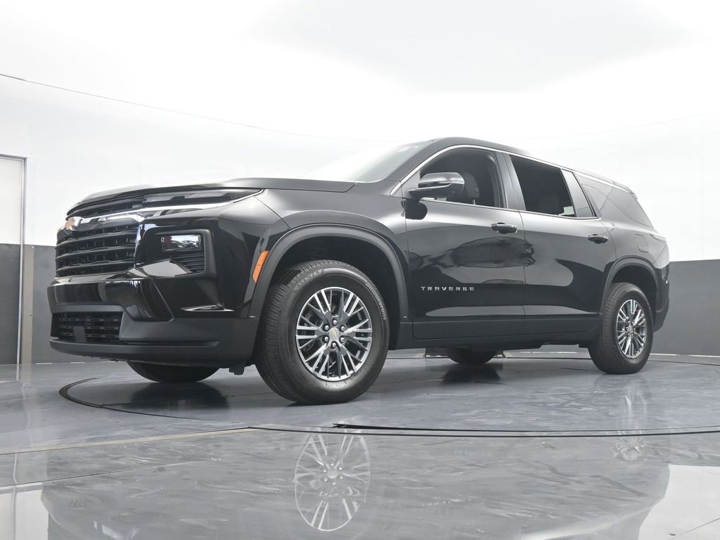Used 2024 Chevrolet Traverse LS image 61
