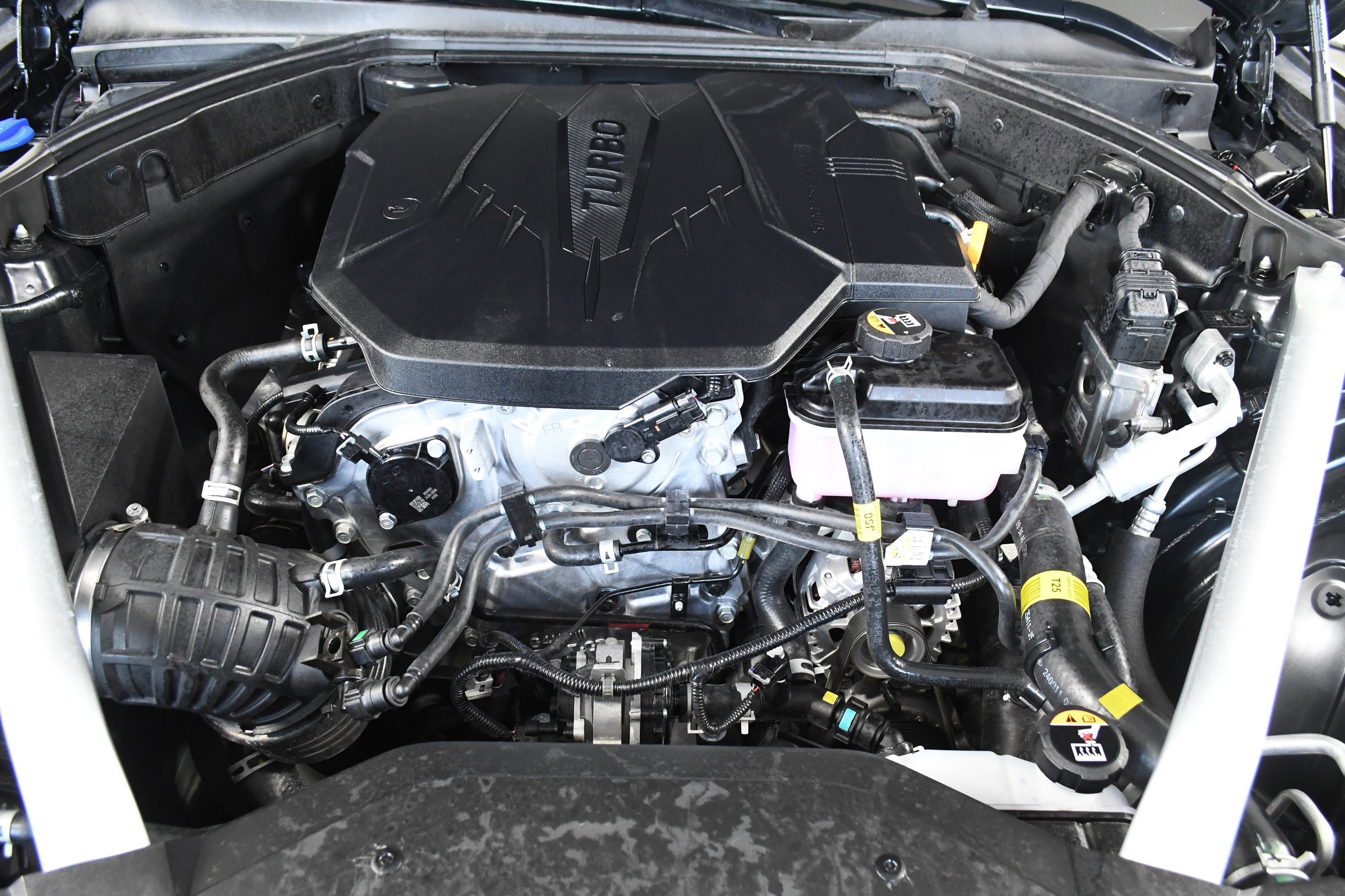 Used 2025 Genesis G70 2.5T image 35