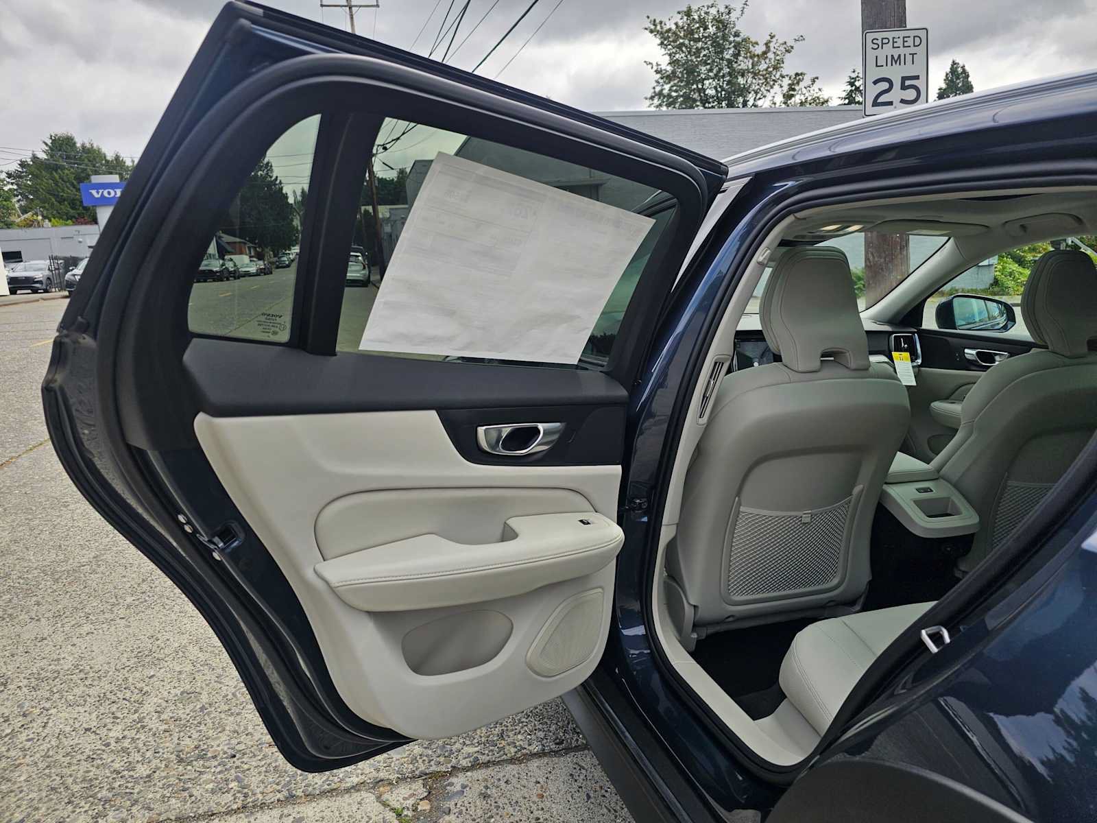 New 2026 Volvo V60 B5 Cross Country Plus w/ Climate Package AWD/4WD image 17