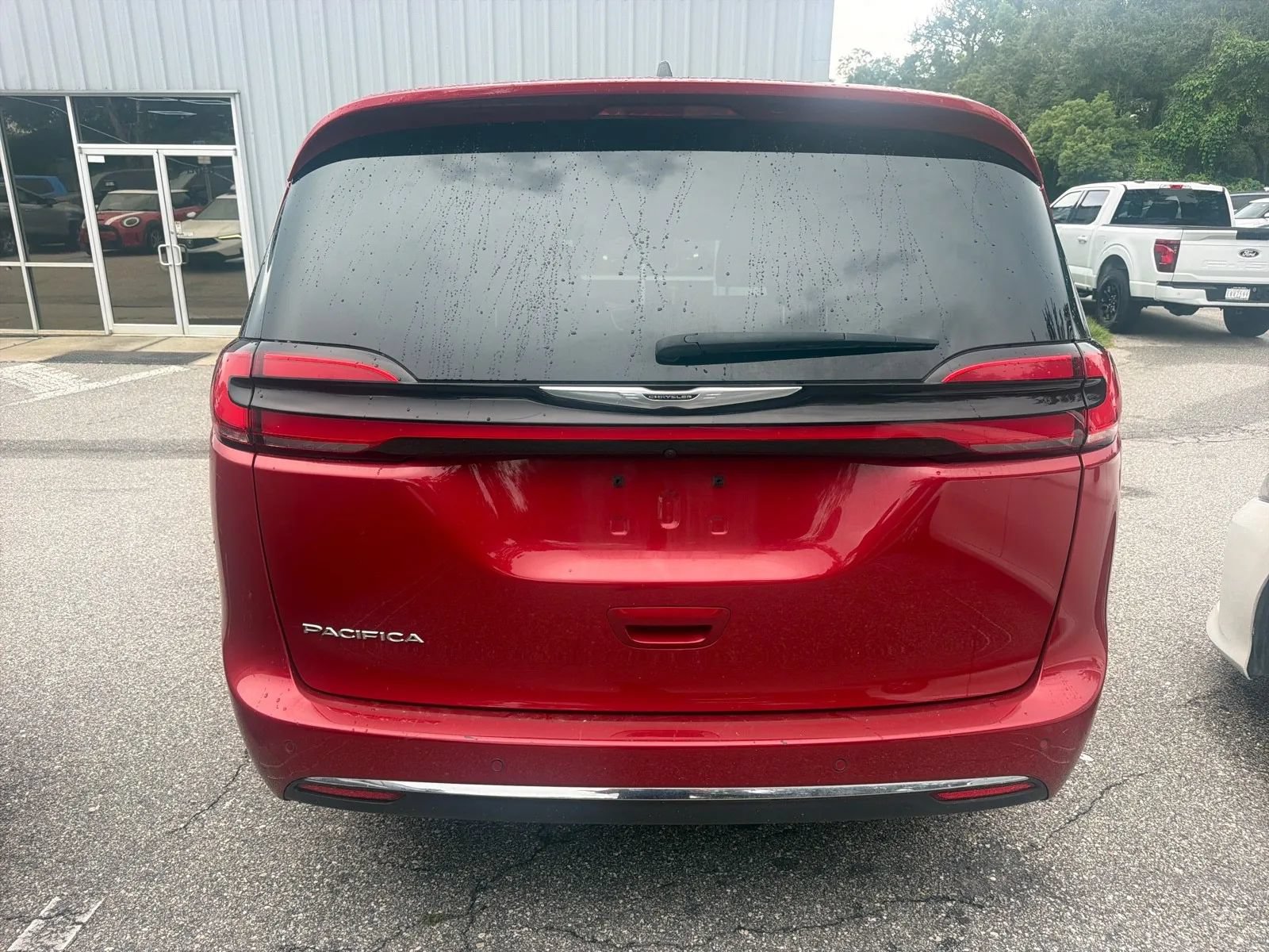 Used 2025 Chrysler Pacifica Select FWD image 8