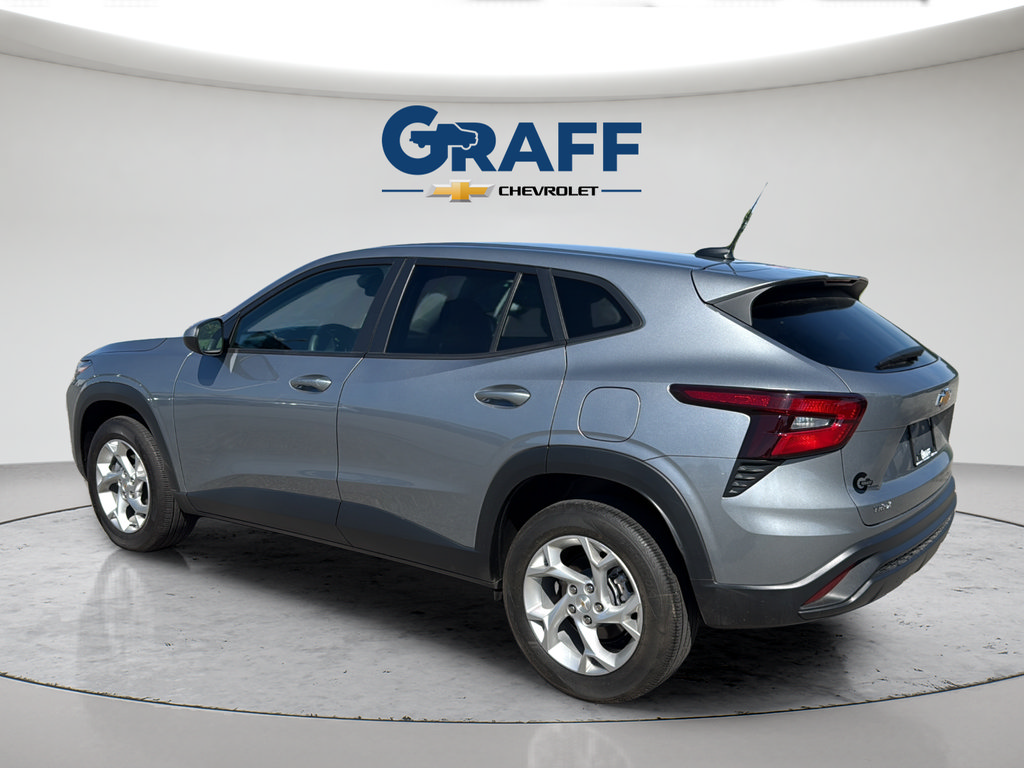 Used 2024 Chevrolet Trax LS w/ LS Convenience Package FWD image 4