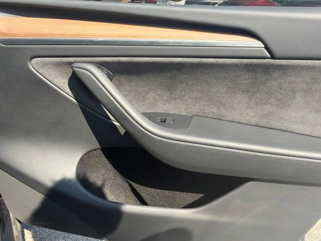 Used 2023 Tesla Model Y Long Range AWD/4WD image 28