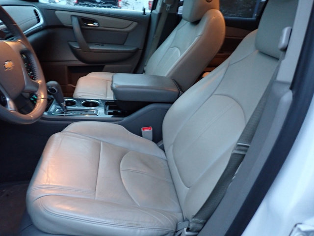 Used 2017 Chevrolet Traverse LT image 17