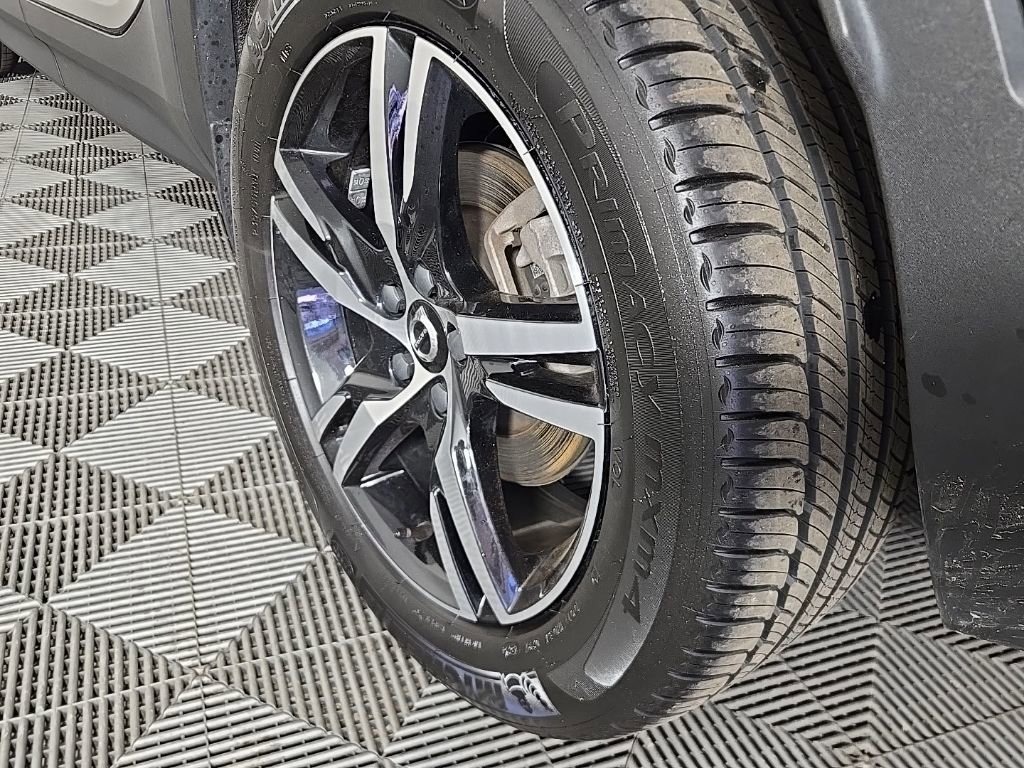 Certified 2024 Volvo XC40 B5 Core image 10