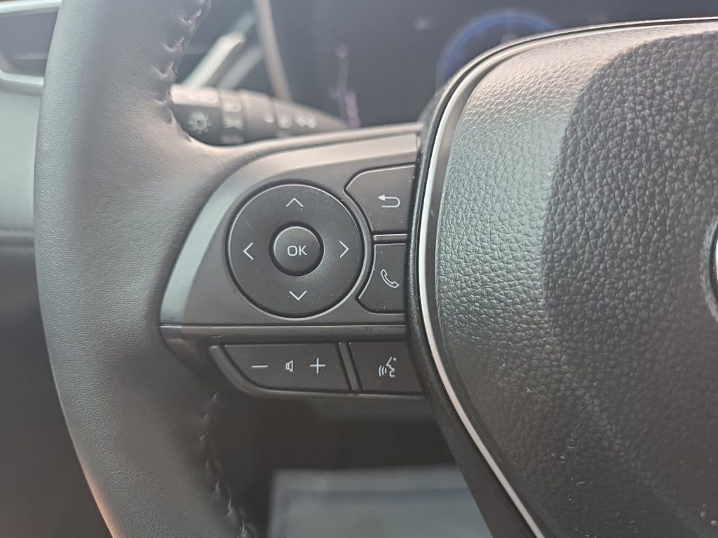 Used 2025 Toyota Corolla Cross XLE w/ Convenience Package image 21