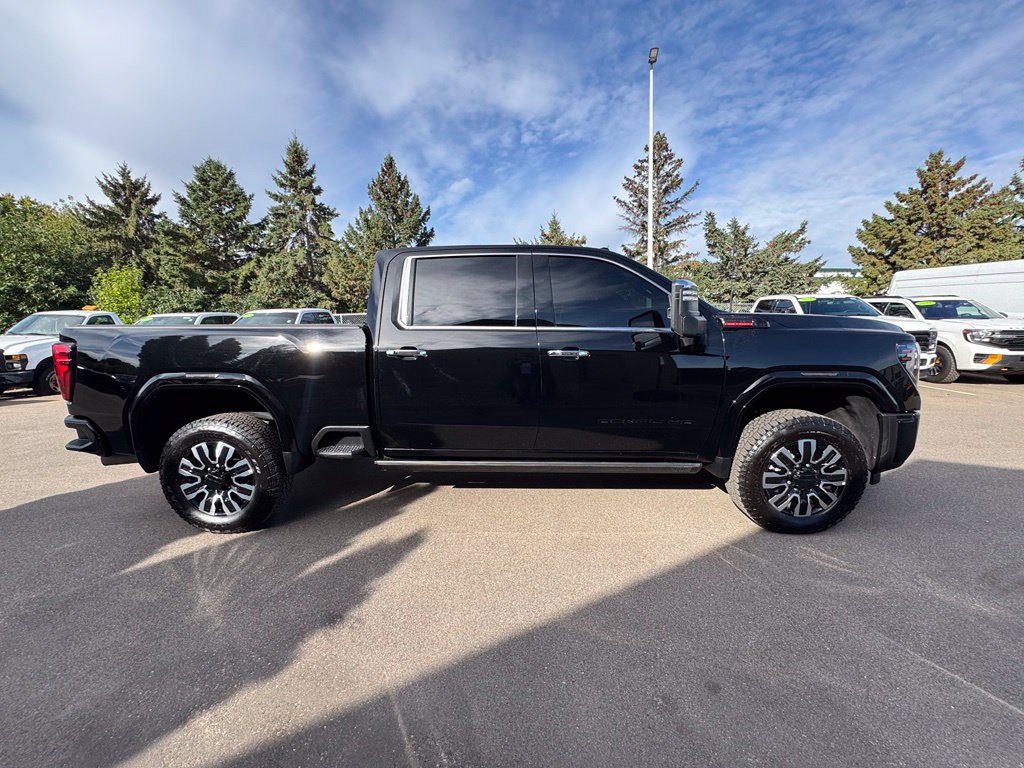 Used 2026 GMC Sierra 3500 Denali Ultimate w/ LPO, Black Badging Package AWD/4WD image 7