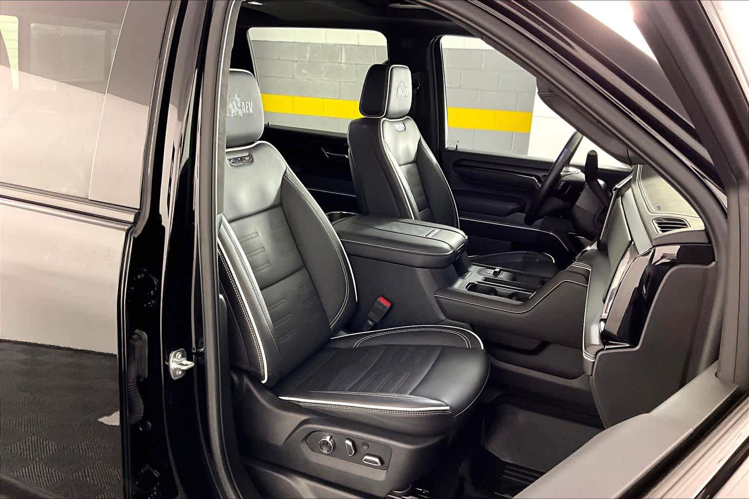 Certified 2025 GMC Sierra 2500 AT4X w/ AT4X AEV Edition AWD/4WD image 9