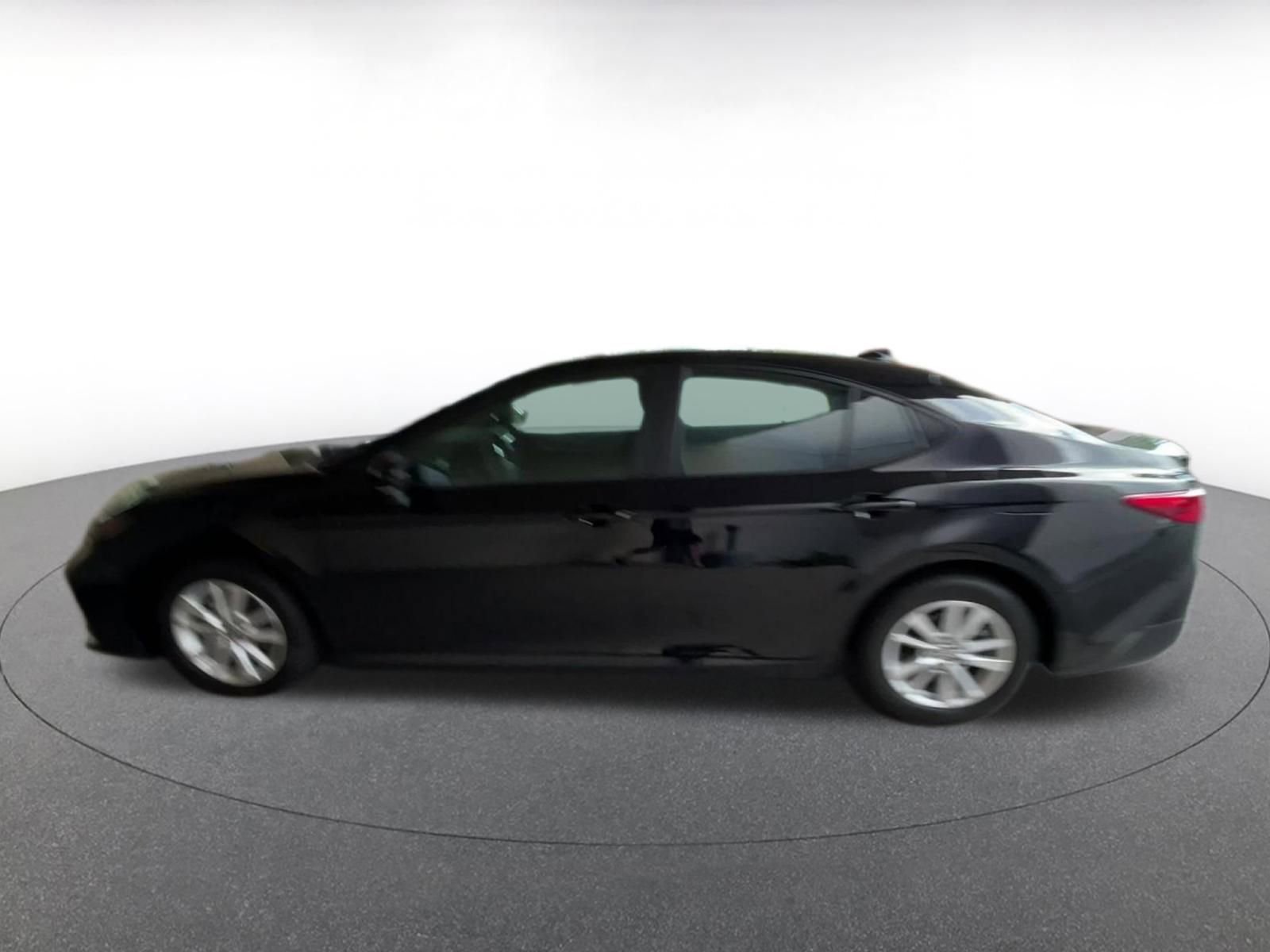 Used 2025 Toyota Camry LE image 8