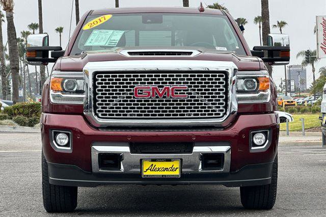 Used 2017 GMC Sierra 2500 Denali w/ Duramax Plus Package AWD/4WD image 9