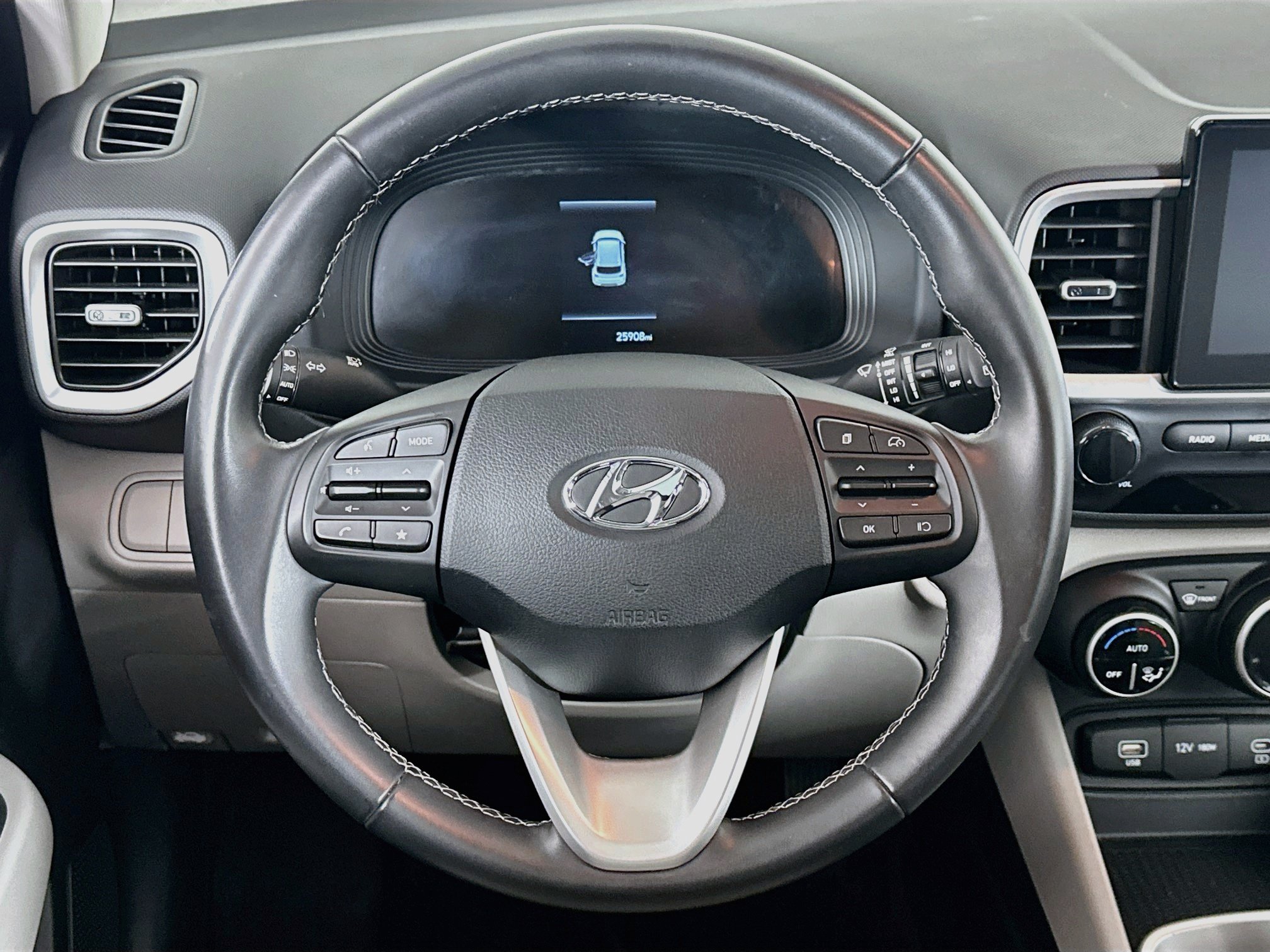 Used 2025 Hyundai Venue SEL FWD image 18