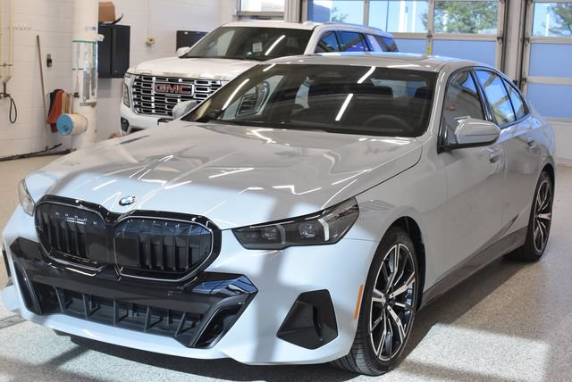 New 2027 BMW 530i xDrive w/ M Sport Package AWD/4WD image 9