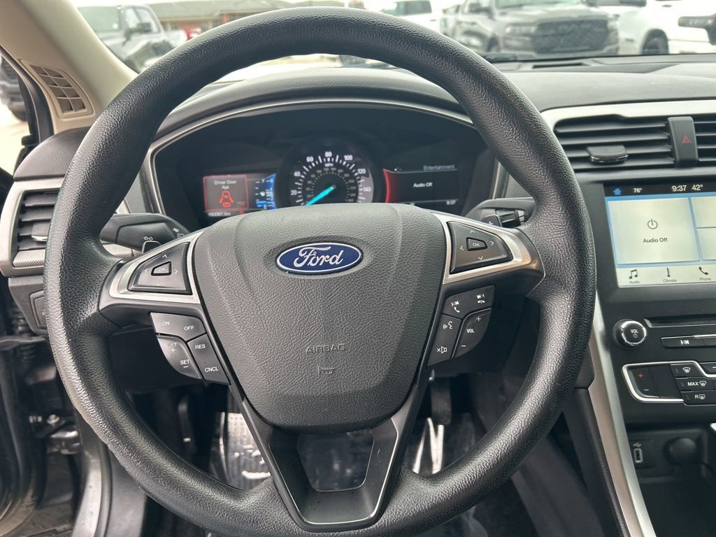 Used 2018 Ford Fusion SE w/ Fusion SE Technology Package image 18