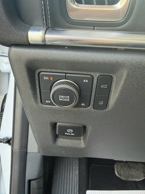 Used 2025 Ford Expedition Platinum image 13