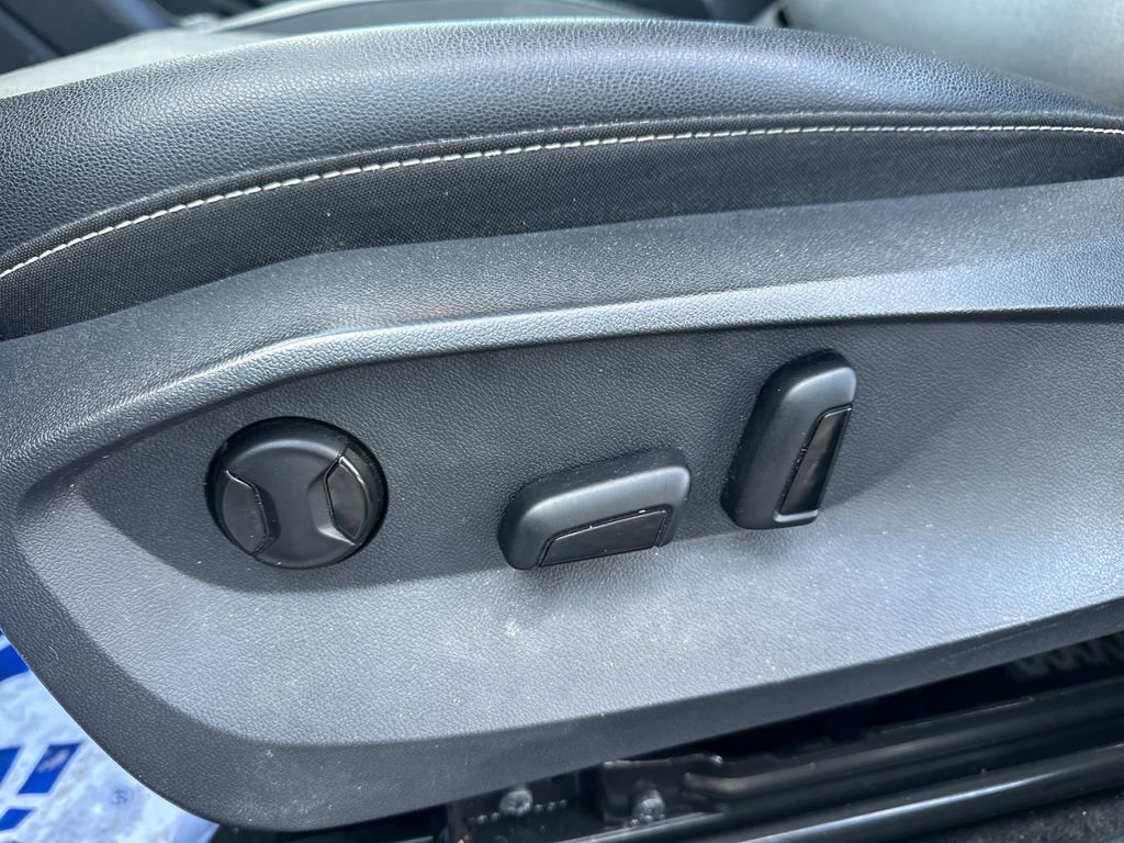 Used 2022 Volkswagen Taos SE image 4