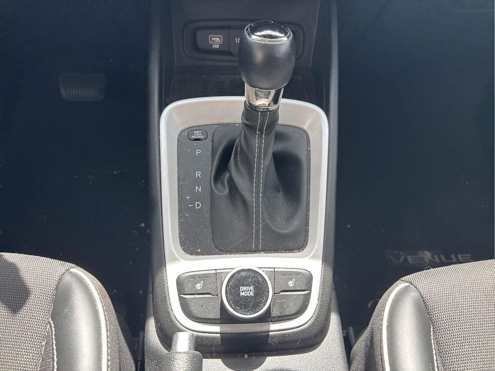 Used 2023 Hyundai Venue Limited FWD image 28