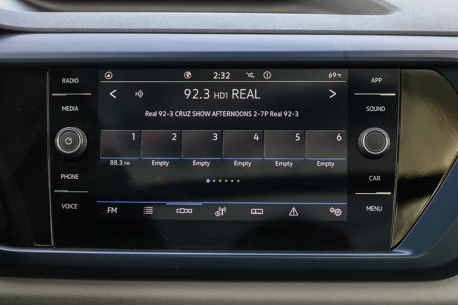 Used 2023 Volkswagen Taos SE image 14