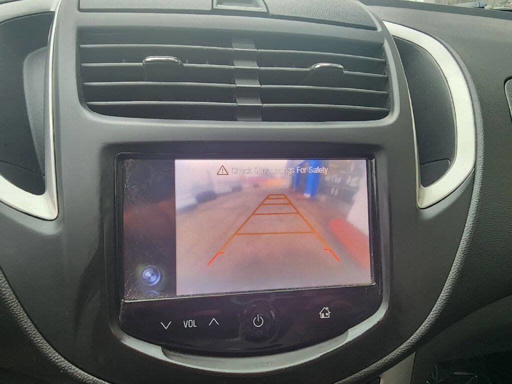 Used 2016 Chevrolet Trax LT w/ LT Convenience Package image 17